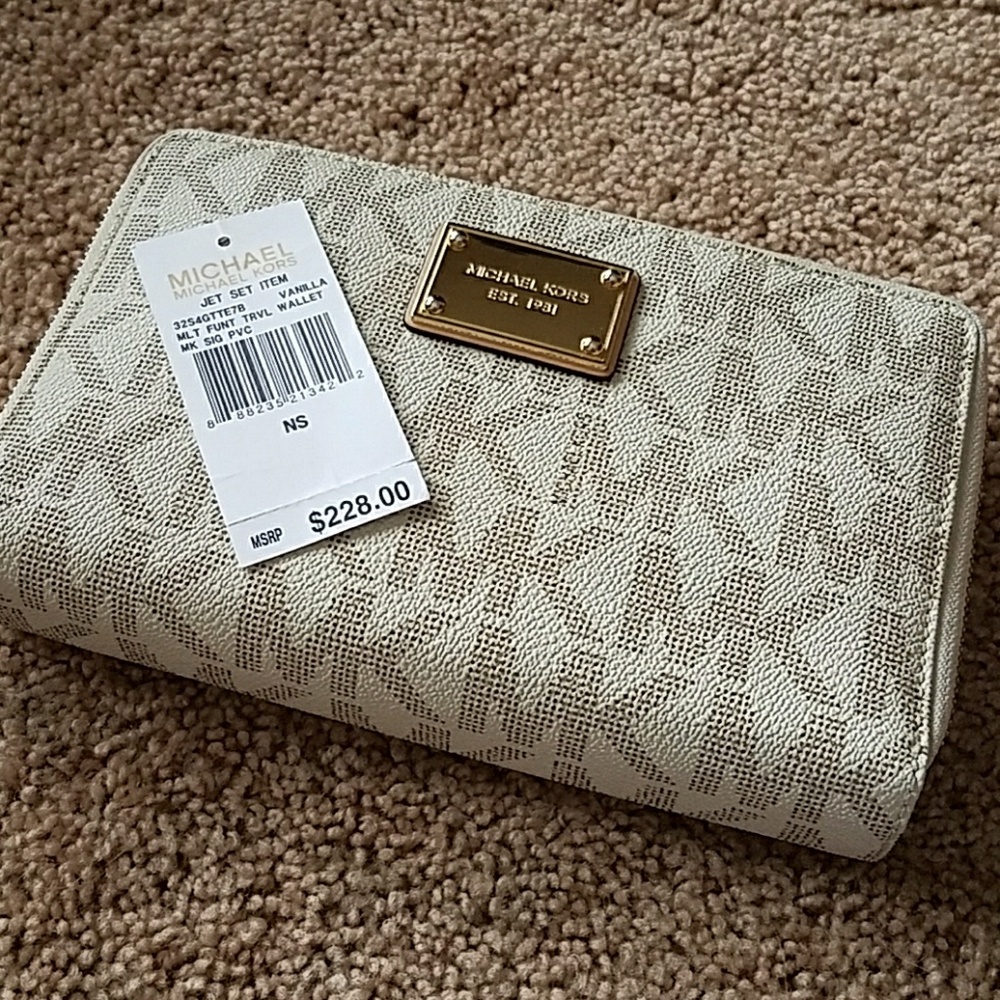 Large Michael Kors clutch/wallet - Picture 7 of 7